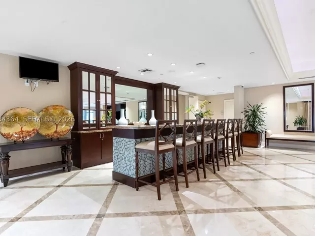 2-bedroom condo for sale in Aventura - 20000 E Country Club Dr 1109 - MondialRealty
