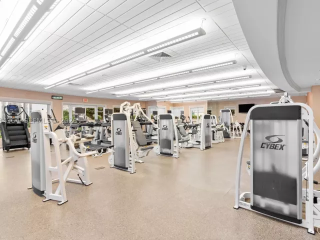 2-bedroom condo for sale in Aventura - 20000 E Country Club Dr 1109 - MondialRealty