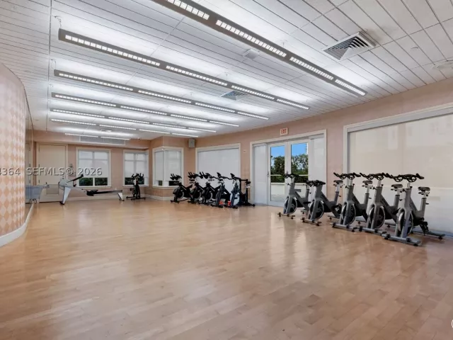 2-bedroom condo for sale in Aventura - 20000 E Country Club Dr 1109 - MondialRealty