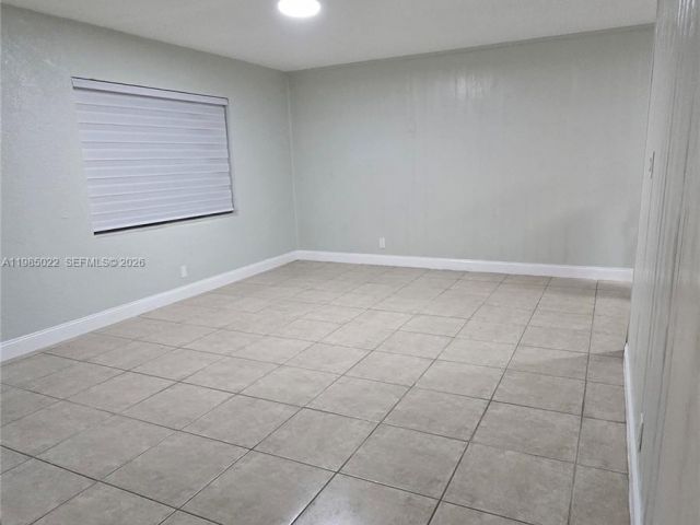 Home for rent at 280 NW 31st Ave 0 - photo 7481743