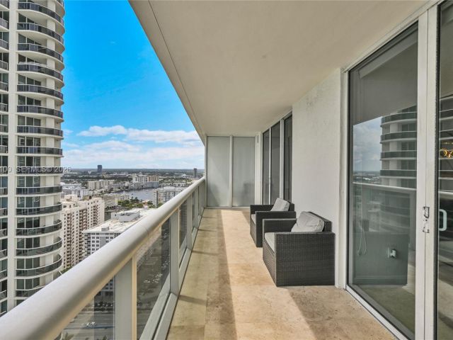 Apartment for sale  Unit #3104 - photo 7521047