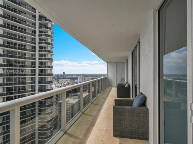 Apartment for sale  Unit #3104 - photo 7521054