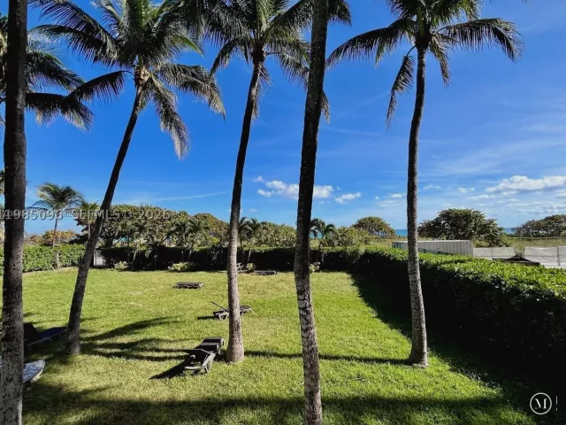 2-bedroom condo for sale in Surfside - 9195 Collins Ave PH4 - MondialRealty