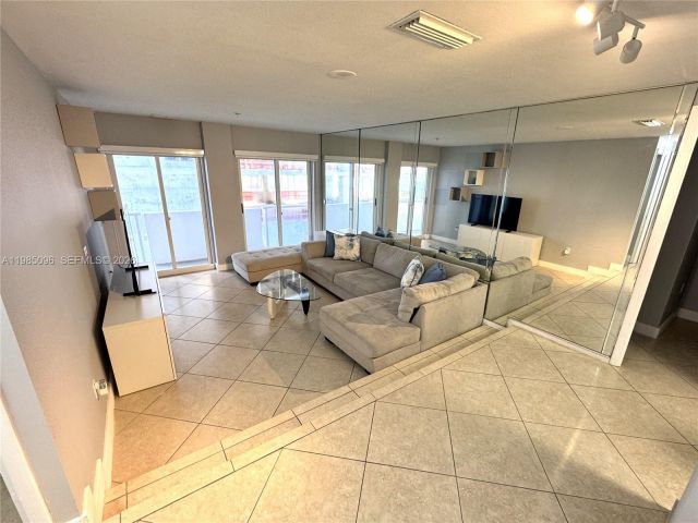 2-bedroom condo for sale in Surfside - 9195 Collins Ave PH4 - MondialRealty