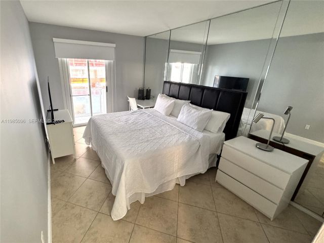 2-bedroom condo for sale in Surfside - 9195 Collins Ave PH4 - MondialRealty