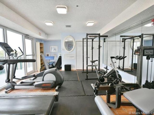 2-bedroom condo for sale in Surfside - 9195 Collins Ave PH4 - MondialRealty