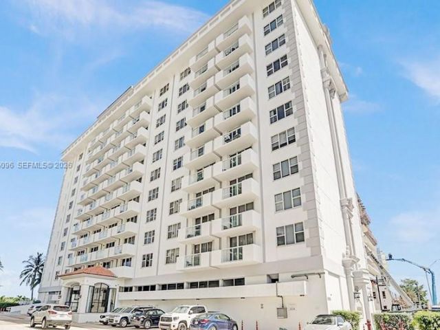 2-bedroom condo for sale in Surfside - 9195 Collins Ave PH4 - MondialRealty