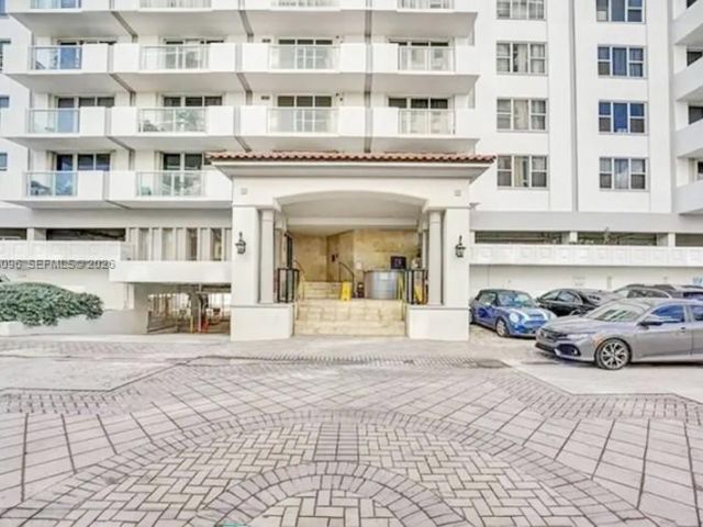 2-bedroom condo for sale in Surfside - 9195 Collins Ave PH4 - MondialRealty