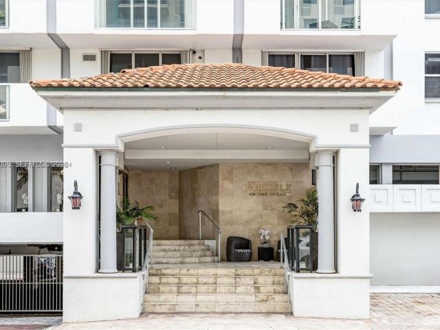 2-bedroom condo for sale in Surfside - 9195 Collins Ave PH4 - MondialRealty