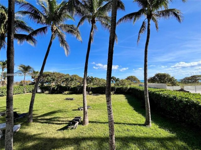 2-bedroom condo for sale in Surfside - 9195 Collins Ave PH4 - MondialRealty