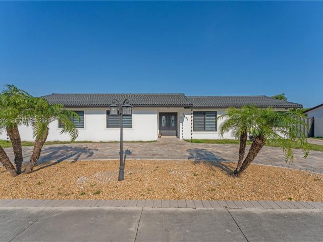 Home for sale at 2401 SW 132nd Ave - photo 7526872