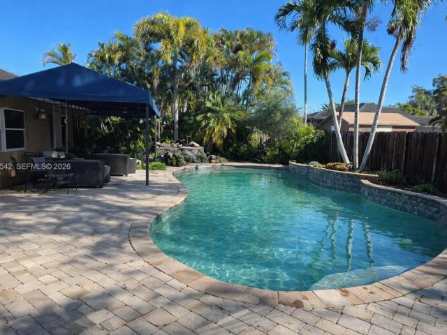 Home for rent at 18121 SW 152nd Ct - photo 7493592