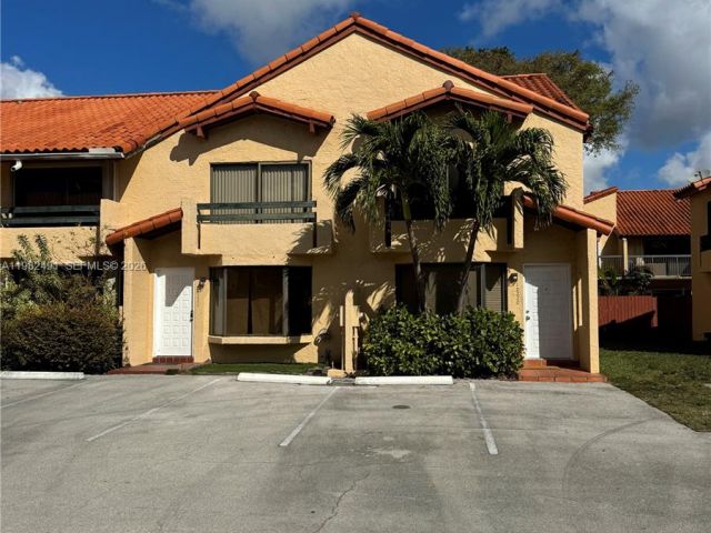 2-bedroom home for rent in Miami - 10220 SW 77th Ct - MondialRealty