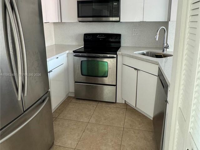 2-bedroom home for rent in Miami - 10220 SW 77th Ct - MondialRealty