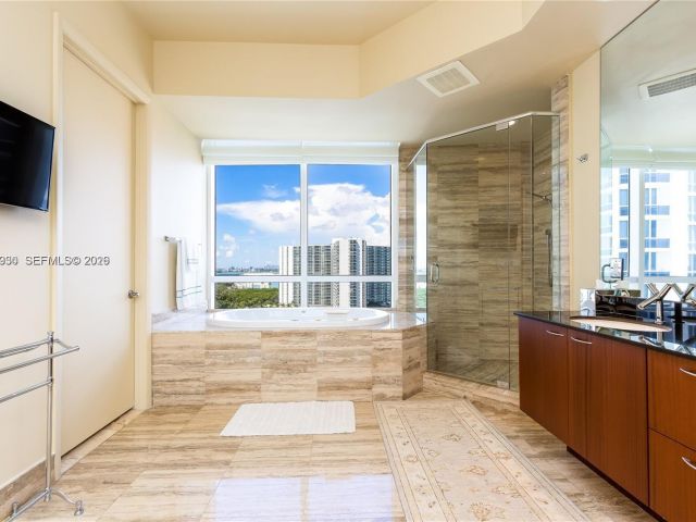 Apartment for rent  Unit #1106 - photo 7496815