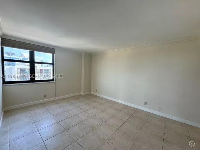 2-bedroom condo for rent in Miami Beach - 2555 Collins Ave 2002 - MondialRealty