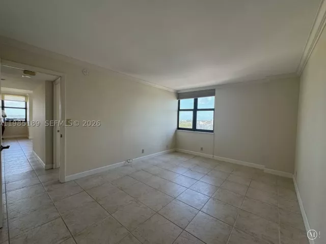 2-bedroom condo for rent in Miami Beach - 2555 Collins Ave 2002 - MondialRealty