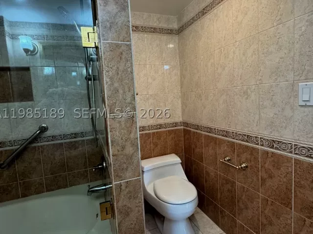 2-bedroom condo for rent in Miami Beach - 2555 Collins Ave 2002 - MondialRealty