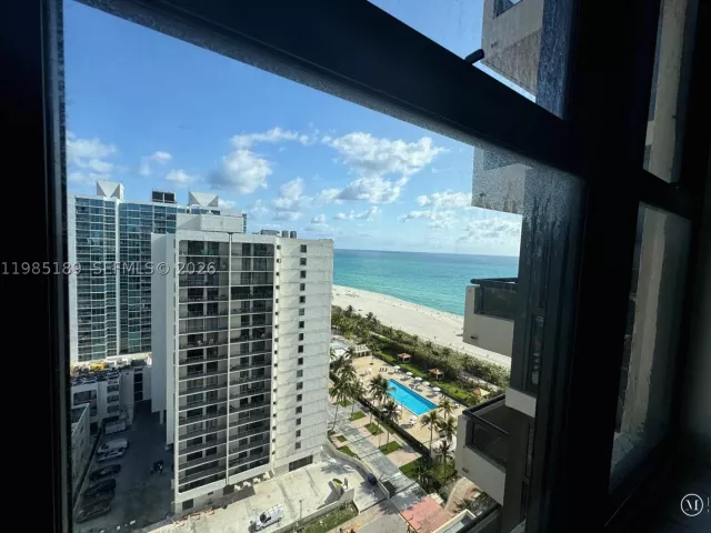 2-bedroom condo for rent in Miami Beach - 2555 Collins Ave 2002 - MondialRealty