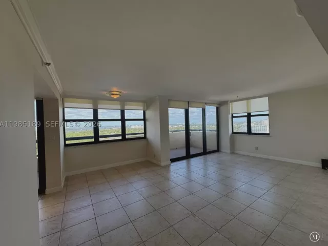 2-bedroom condo for rent in Miami Beach - 2555 Collins Ave 2002 - MondialRealty