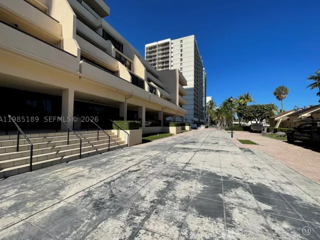 2-bedroom condo for rent in Miami Beach - 2555 Collins Ave 2002 - MondialRealty