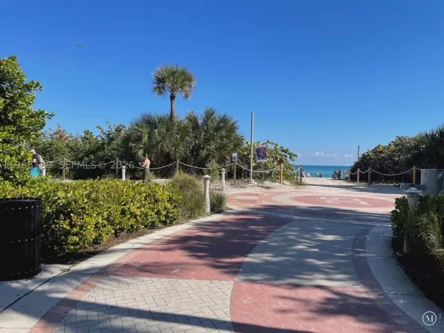 2-bedroom condo for rent in Miami Beach - 2555 Collins Ave 2002 - MondialRealty