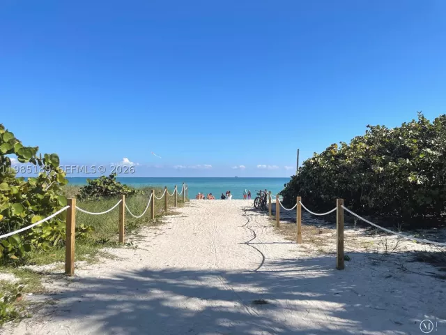 2-bedroom condo for rent in Miami Beach - 2555 Collins Ave 2002 - MondialRealty