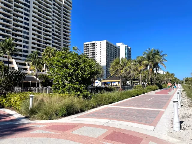 2-bedroom condo for rent in Miami Beach - 2555 Collins Ave 2002 - MondialRealty