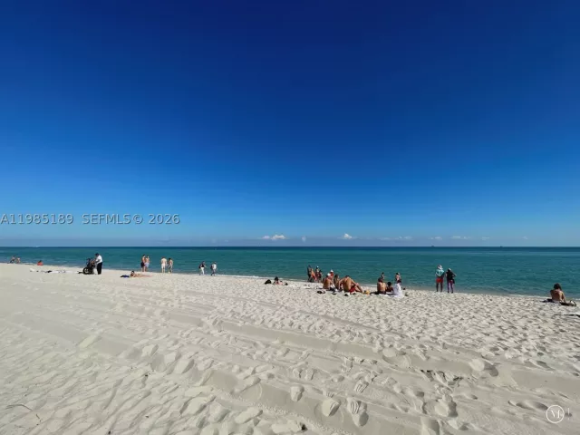 2-bedroom condo for rent in Miami Beach - 2555 Collins Ave 2002 - MondialRealty