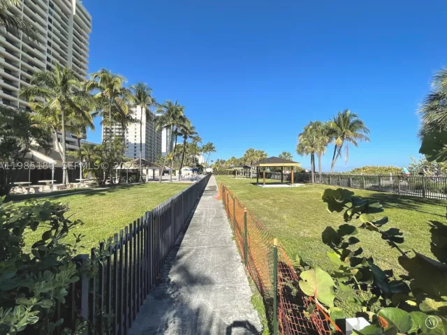 2-bedroom condo for rent in Miami Beach - 2555 Collins Ave 2002 - MondialRealty