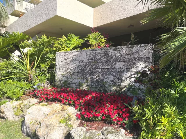 2-bedroom condo for rent in Miami Beach - 2555 Collins Ave 2002 - MondialRealty