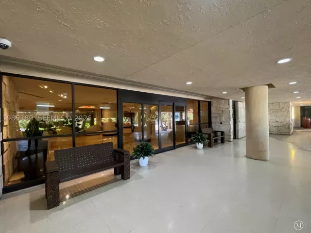 2-bedroom condo for rent in Miami Beach - 2555 Collins Ave 2002 - MondialRealty