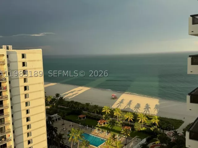 2-bedroom condo for rent in Miami Beach - 2555 Collins Ave 2002 - MondialRealty