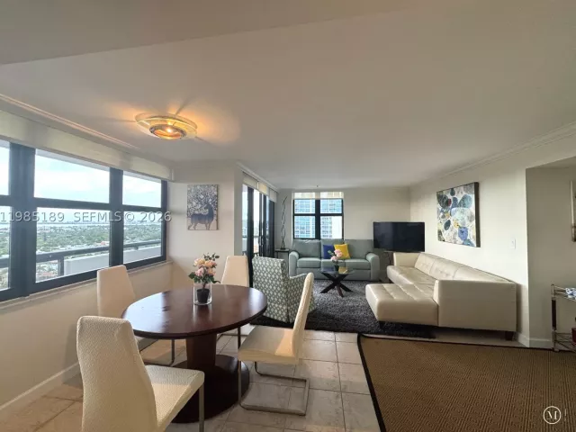 2-bedroom condo for rent in Miami Beach - 2555 Collins Ave 2002 - MondialRealty