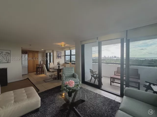 2-bedroom condo for rent in Miami Beach - 2555 Collins Ave 2002 - MondialRealty