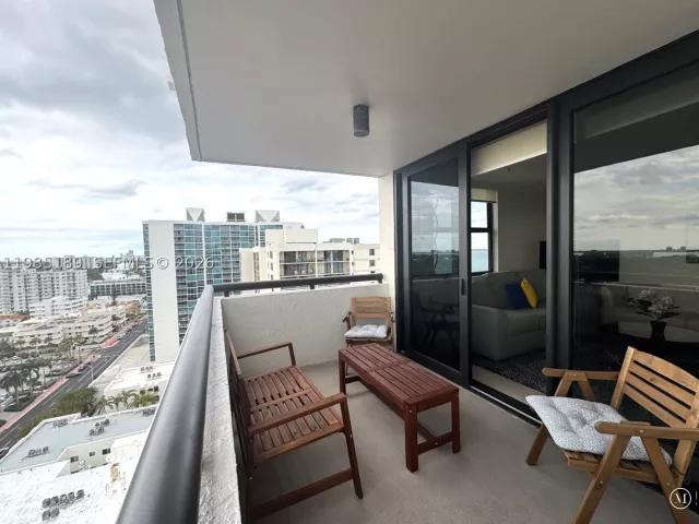 2-bedroom condo for rent in Miami Beach - 2555 Collins Ave 2002 - MondialRealty