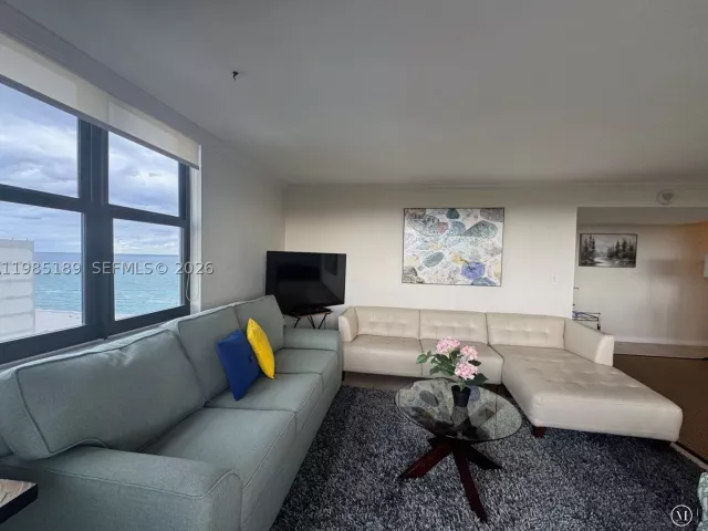 2-bedroom condo for rent in Miami Beach - 2555 Collins Ave 2002 - MondialRealty
