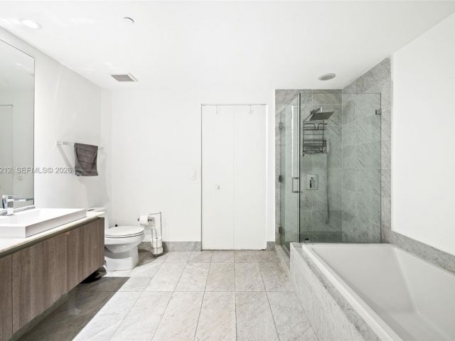 Apartment for rent  Unit #2705 - photo 7452444