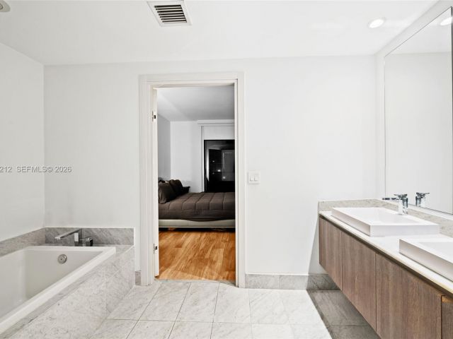 Apartment for rent  Unit #2705 - photo 7452446