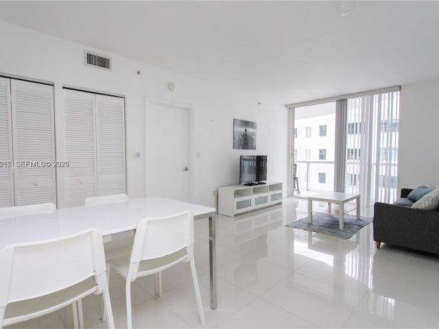 Apartment for rent  Unit #806 - photo 7501985