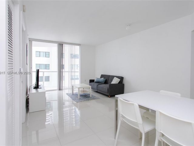 Apartment for rent  Unit #806 - photo 7501986