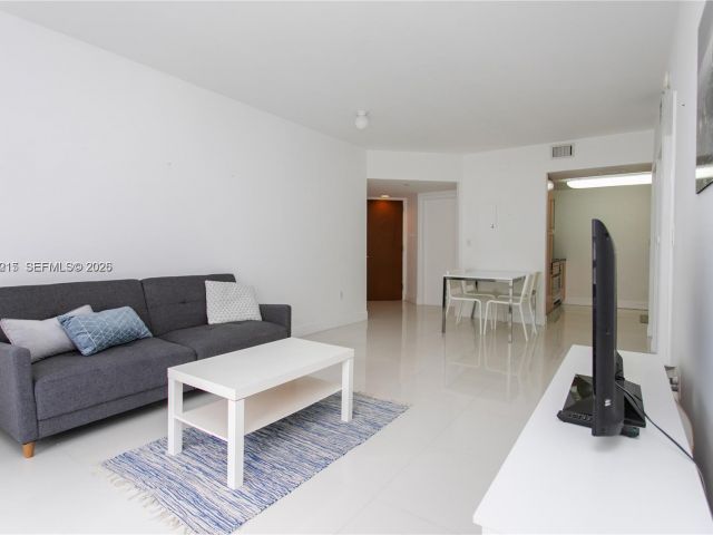 Apartment for rent  Unit #806 - photo 7501988