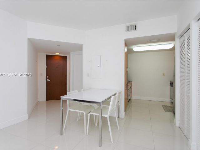 Apartment for rent  Unit #806 - photo 7501989