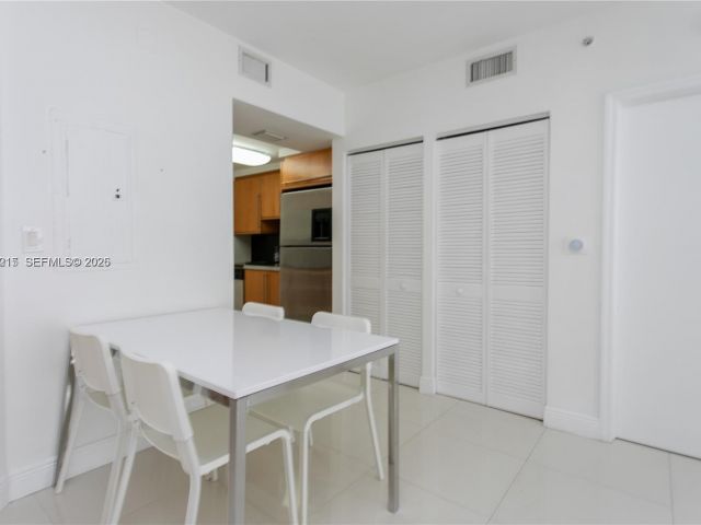 Apartment for rent  Unit #806 - photo 7501990