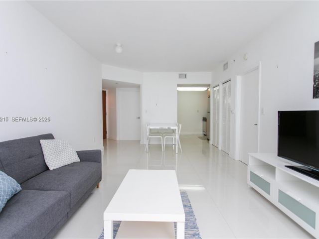 Apartment for rent  Unit #806 - photo 7501991