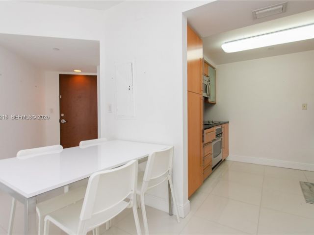 Apartment for rent  Unit #806 - photo 7501992