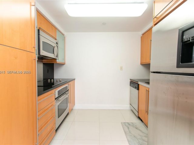 Apartment for rent  Unit #806 - photo 7501993