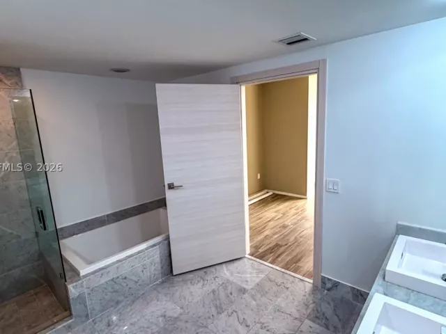 3-bedroom condo for rent in Miami - 801 S Miami Ave 4501 - MondialRealty