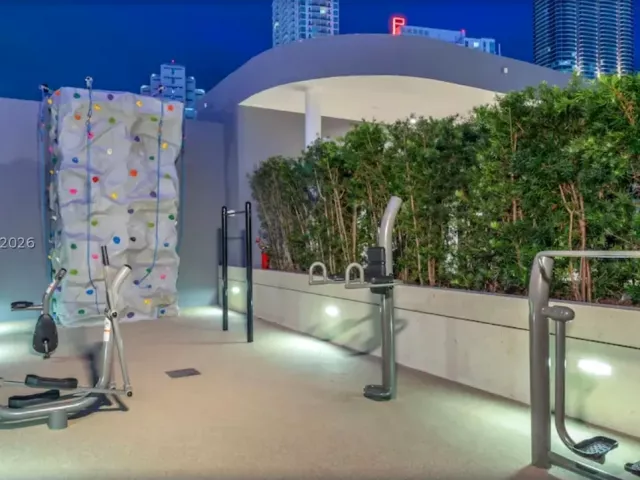 3-bedroom condo for rent in Miami - 801 S Miami Ave 4501 - MondialRealty