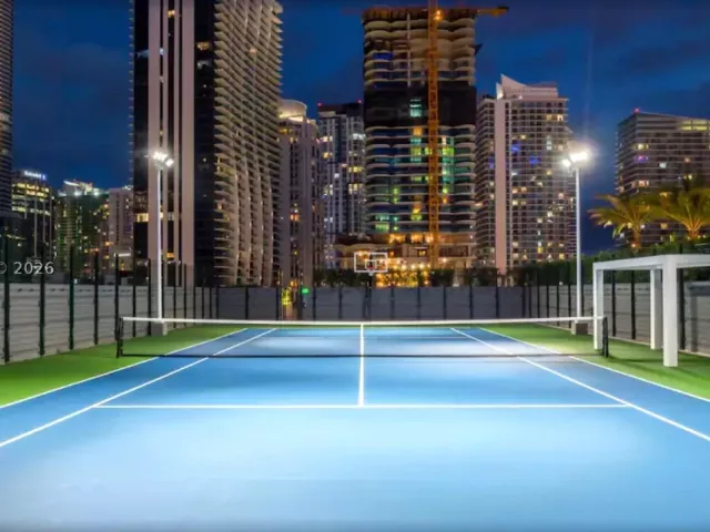 3-bedroom condo for rent in Miami - 801 S Miami Ave 4501 - MondialRealty